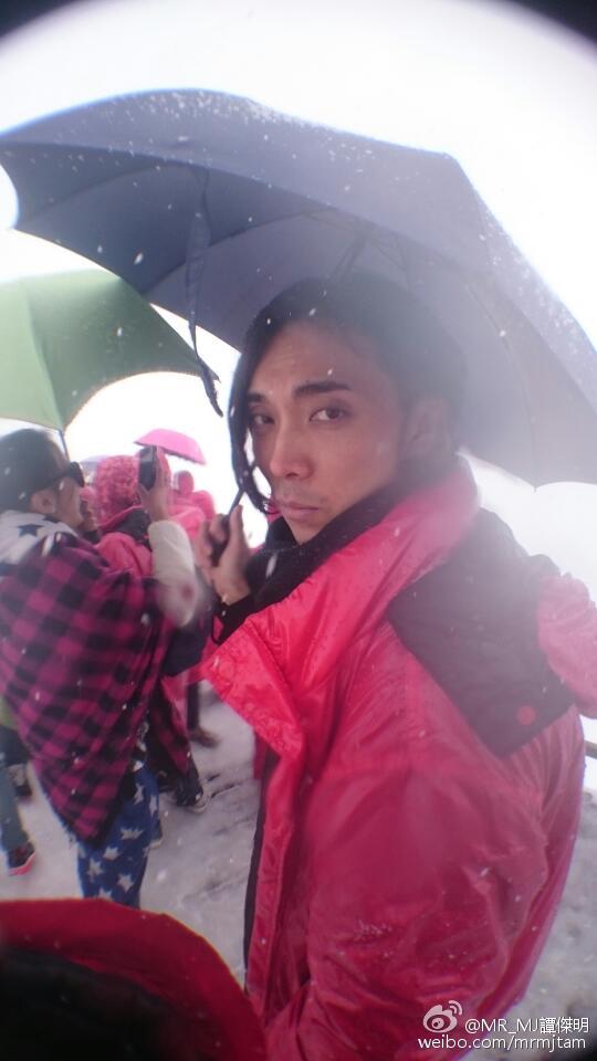 梁姓演員，從無名到舞臺之星，自信與成就感的蛻變之旅