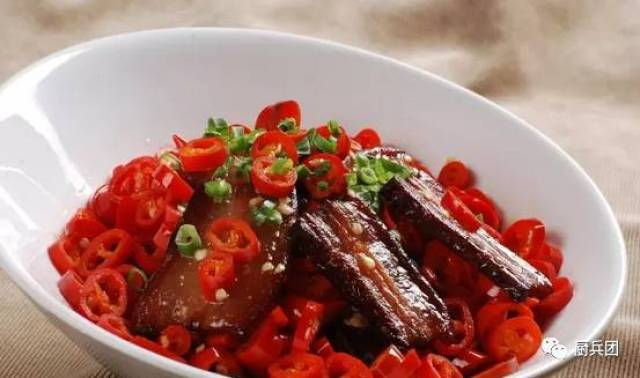 熱門暢銷菜品探秘，小巷美食秘境的誘人魅力